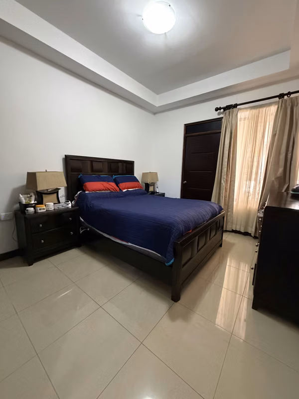 Casa en Montes de Oca/un piso-remodelada-condominio