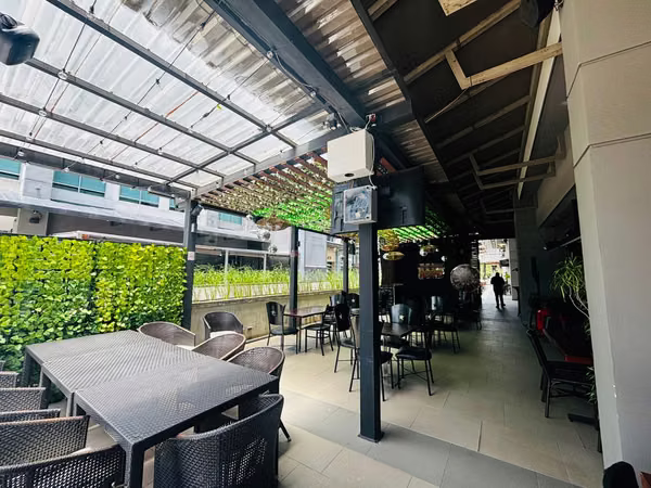 Local comercial 194m2 Santa Ana plaza comercial con menaje incluido