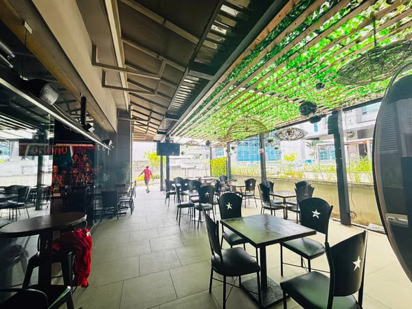 Local comercial 194m2 Santa Ana plaza comercial con menaje incluido