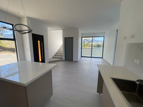 Venta de Casa Nueva en Condominio– Bello Horizonte de Escazú