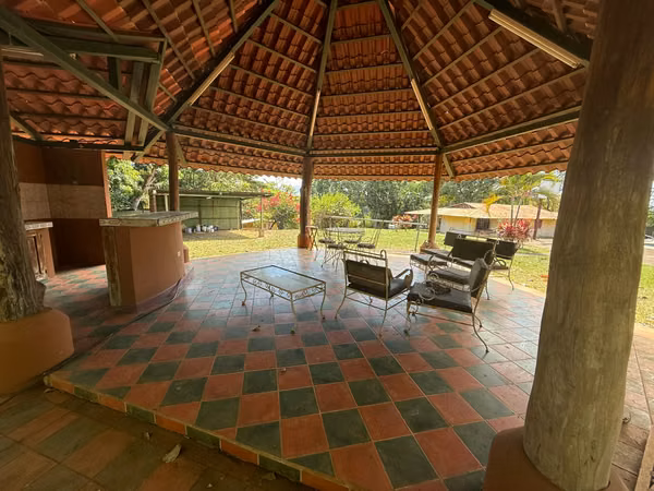 Espectacular Propiedad con Casa Moderna en Labrador – Ideal para Vivir o Invertir