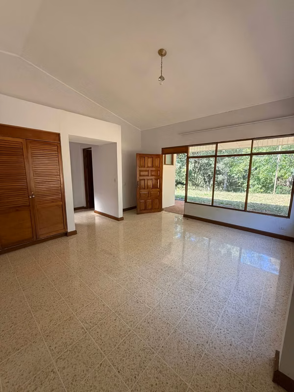 Espectacular Propiedad con Casa Moderna en Labrador – Ideal para Vivir o Invertir