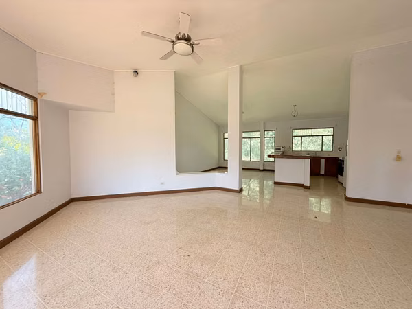 Espectacular Propiedad con Casa Moderna en Labrador – Ideal para Vivir o Invertir
