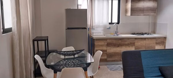 Nunciatura Moderno apartamento de 1 habitación, no estudio $ 850