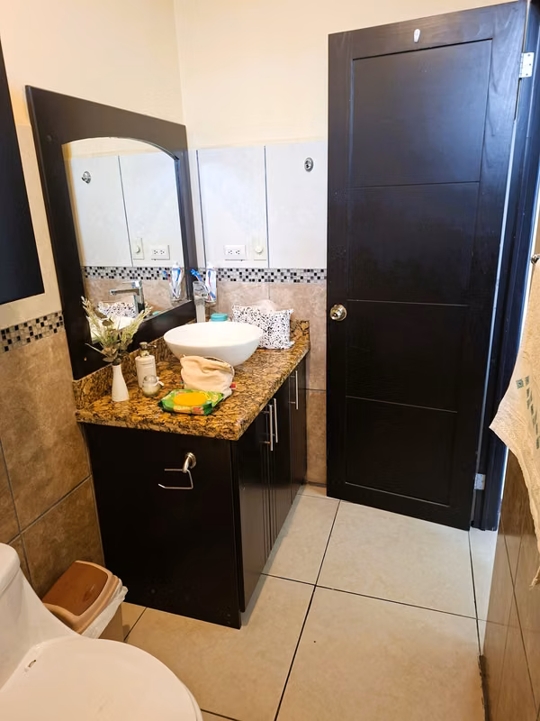 APARTAMENTO FULL AMOBLADO EN ROHRMOSER. EDIFICIO “LA RIVERA DE ROHRMOSER”. POR CENAT (ANTIGUO AID).