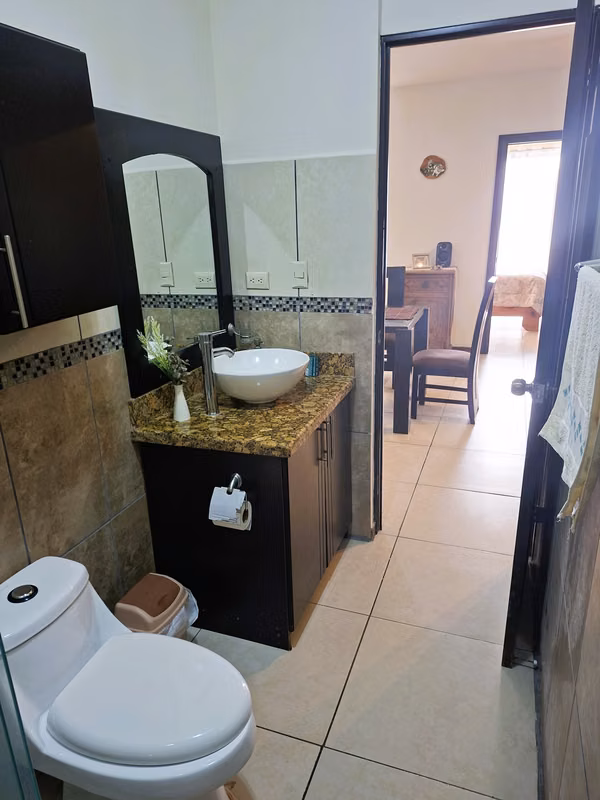 APARTAMENTO FULL AMOBLADO EN ROHRMOSER. EDIFICIO “LA RIVERA DE ROHRMOSER”. POR CENAT (ANTIGUO AID).