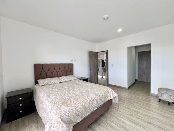 Venta de apartamento en Escazú. 2 Habitaciones + 2 Baños + 2 Parqueos + Bodega. ¡Amenidades!