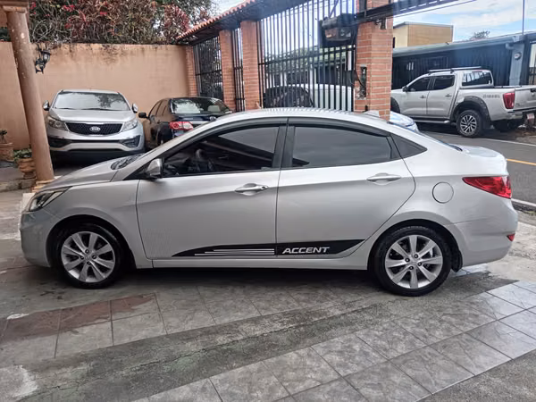HYUNDAI ACCENT BLUE