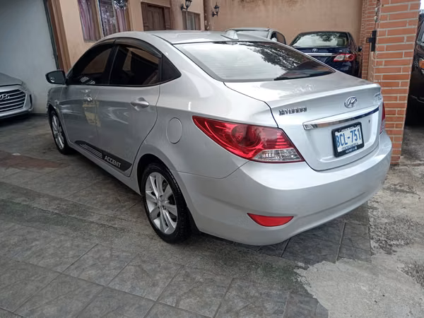 HYUNDAI ACCENT BLUE