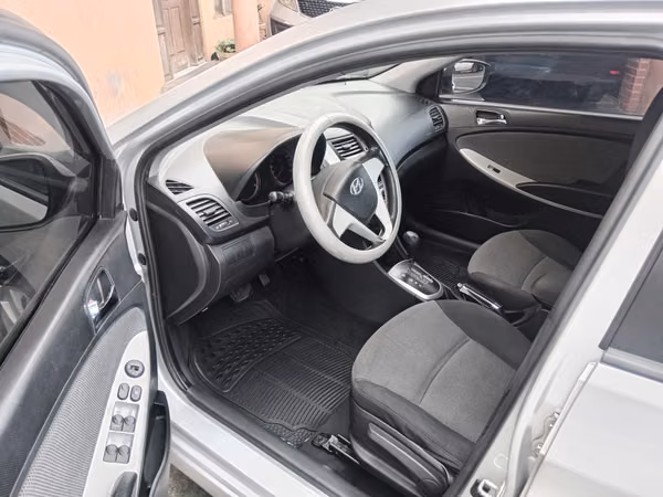 HYUNDAI ACCENT BLUE