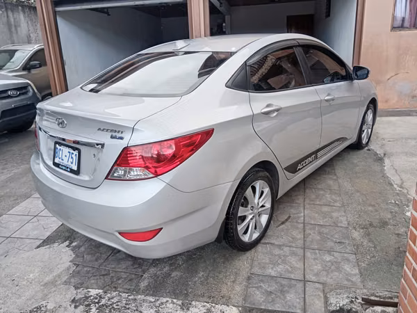 HYUNDAI ACCENT BLUE