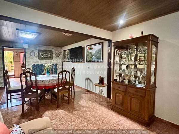 Se vende casa 4 habitaciones + oficina | hab. en planta baja | Tres Ríos