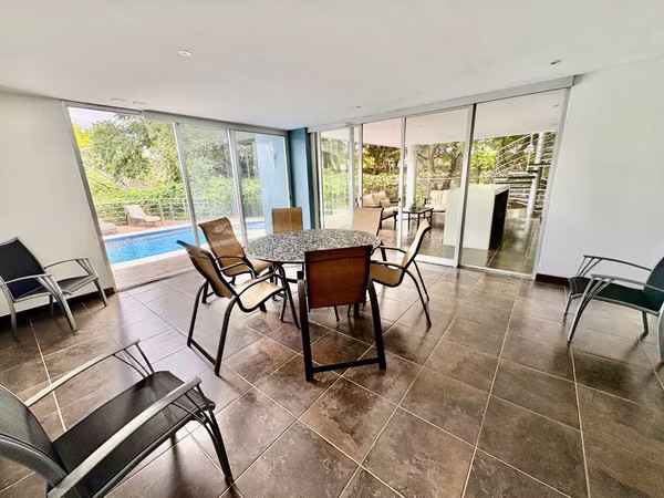 LOS LAURELES-ESCAZU! LUJOSO Y AMPLIO APARTAMENTO DE 260m2 / 3 HABITACIONES + SERVICIO