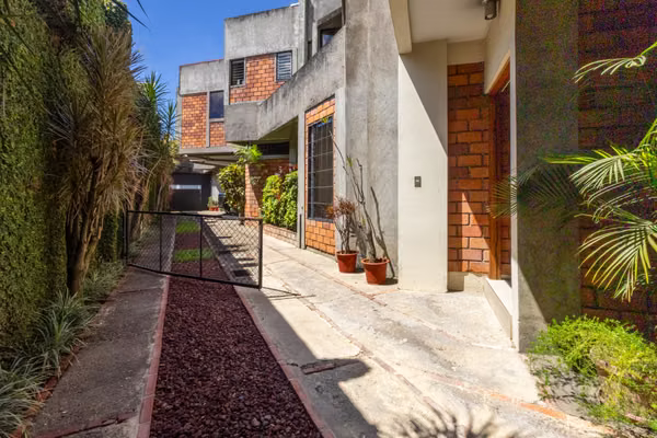 Propiedad con 3 apartamentos en venta – San Pedro, Montes de Oca