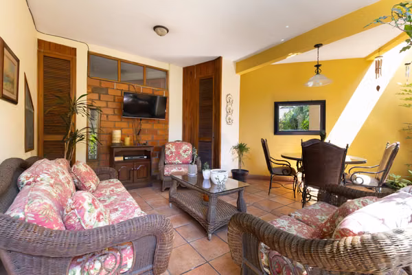Propiedad con 3 apartamentos en venta – San Pedro, Montes de Oca
