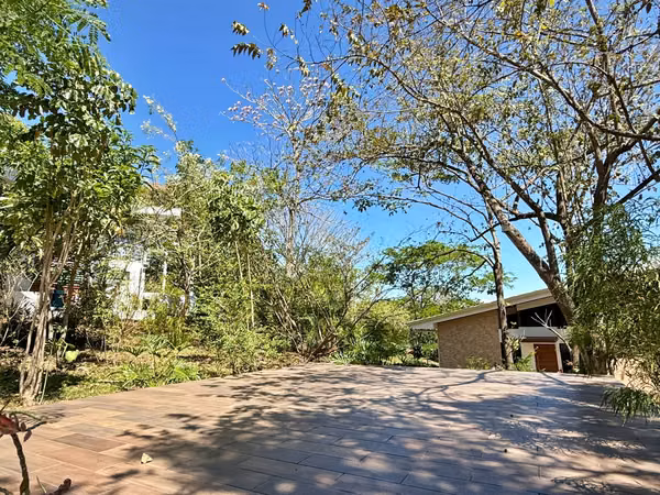 Venta casa semiamueblada c/piscina y vista a la montaña, Orotina. (MV)