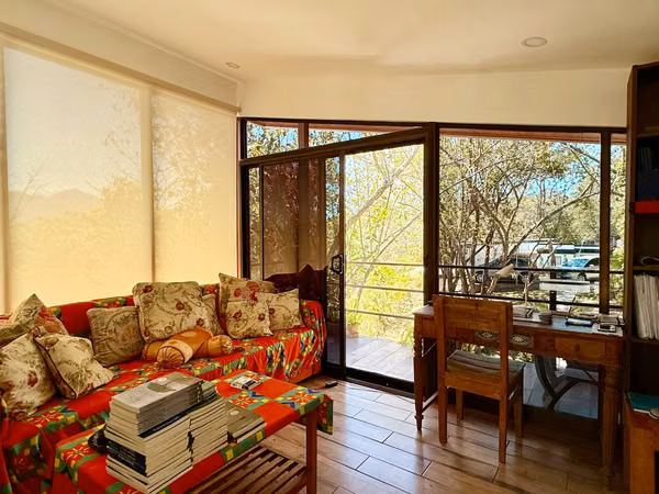 Venta casa semiamueblada c/piscina y vista a la montaña, Orotina. (MV)