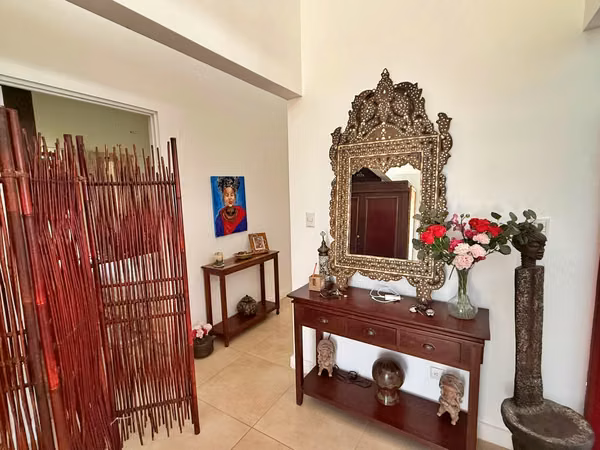 Venta casa semiamueblada c/piscina y vista a la montaña, Orotina. (MV)