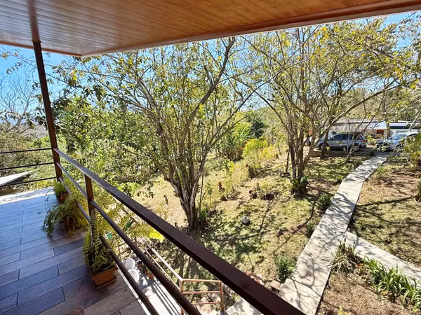 Venta casa semiamueblada c/piscina y vista a la montaña, Orotina. (MV)