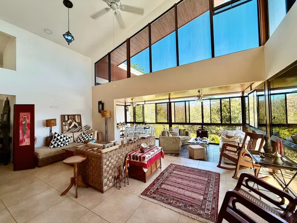 Venta casa semiamueblada c/piscina y vista a la montaña, Orotina. (MV)