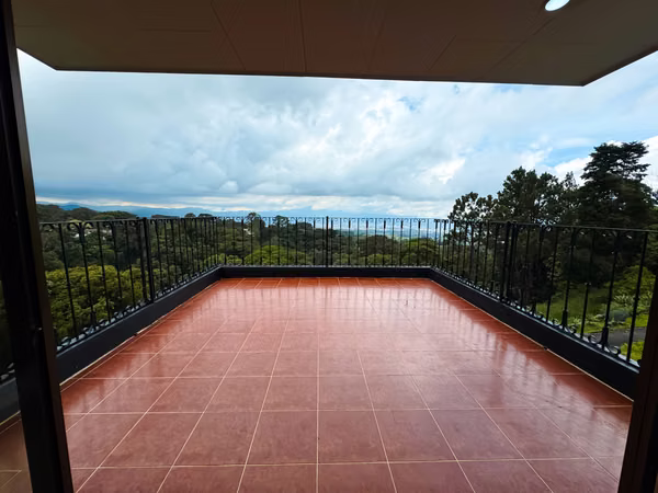 Casa de Montaña en Rancho Redondo moderna con vistas a San Jose….