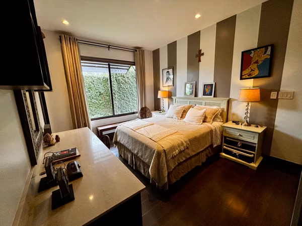 VENTA DE EXCLUSIVO APARTAMENTO AMUEBLADO EN ESCAZÚ