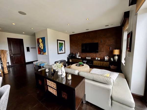VENTA DE EXCLUSIVO APARTAMENTO AMUEBLADO EN ESCAZÚ