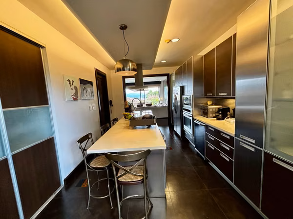 VENTA DE EXCLUSIVO APARTAMENTO AMUEBLADO EN ESCAZÚ