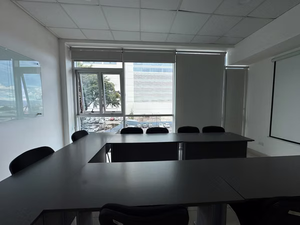 Amplia oficina en Alquiler en Sabana Norte