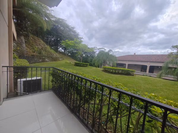 Apartamento en alquiler en Santa Ana en Vianona moderno con linea blanca