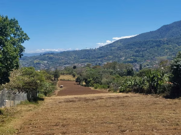 Lote plano con doble frente en San Antonio de Escazú