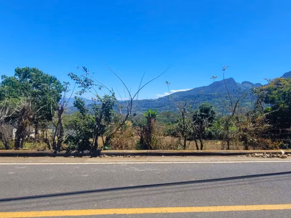 Lote plano con doble frente en San Antonio de Escazú