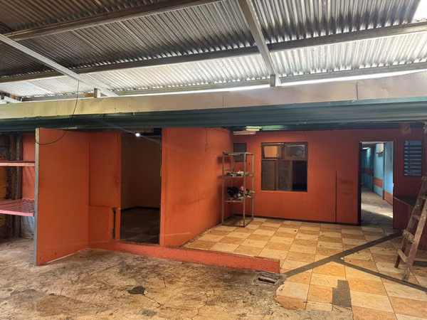 Venta de propiedad de uso mixto para remodelar, Heredia
