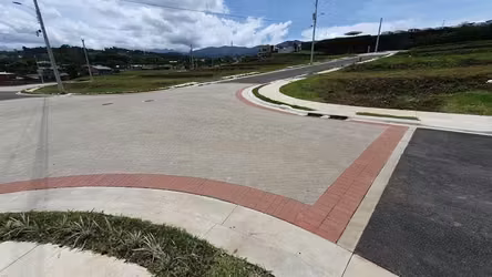Lote para hacer apartamentos dentro de Condominio San Isidro de Heredia