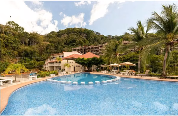 Vendo MODERNO APARTAMENTO dentro del Club de Playa Punta Leona