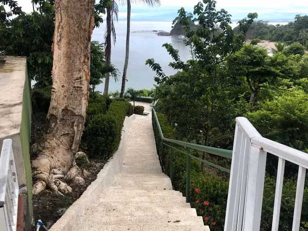 Vendo MODERNO APARTAMENTO dentro del Club de Playa Punta Leona