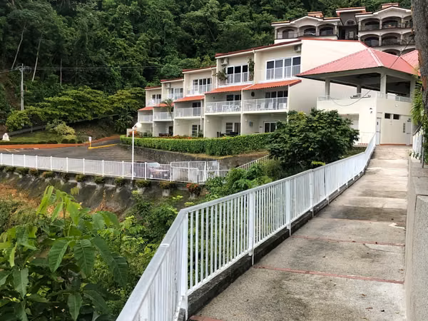 Vendo MODERNO APARTAMENTO dentro del Club de Playa Punta Leona