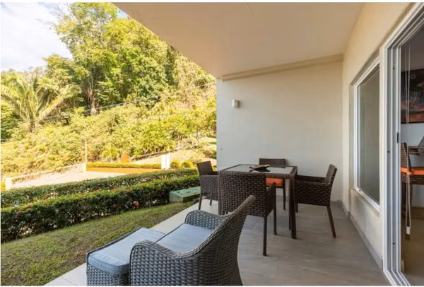 Vendo MODERNO APARTAMENTO dentro del Club de Playa Punta Leona