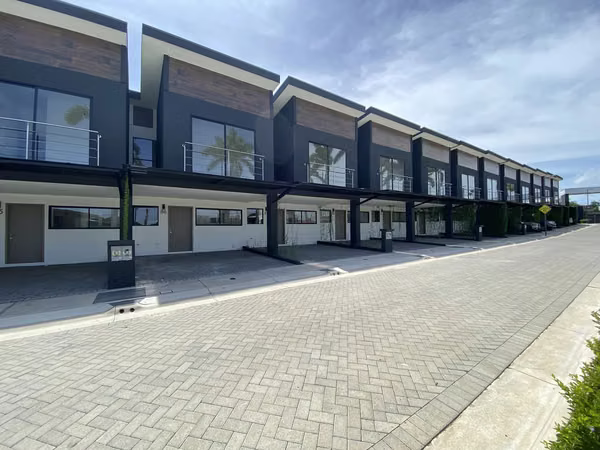 Venta de Casas Nuevas en Condominio San Rafael Alajuela