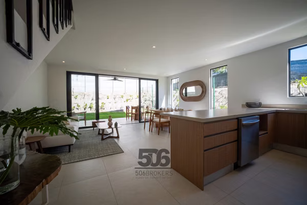 Venta de casa nueva en Barreal de Heredia, Amenidades