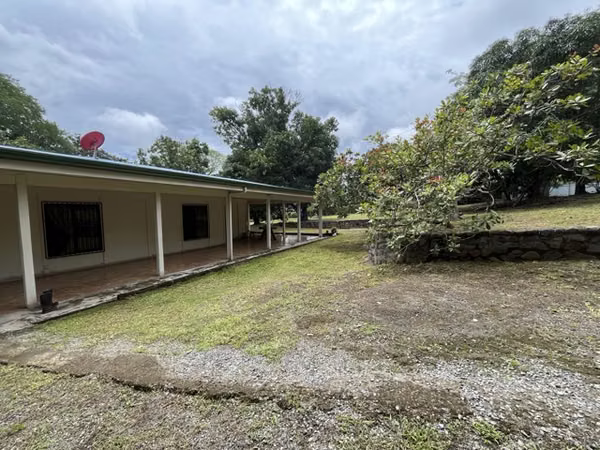 Venta de propiedad con uso suelo mixto. Apta para desarrollar.