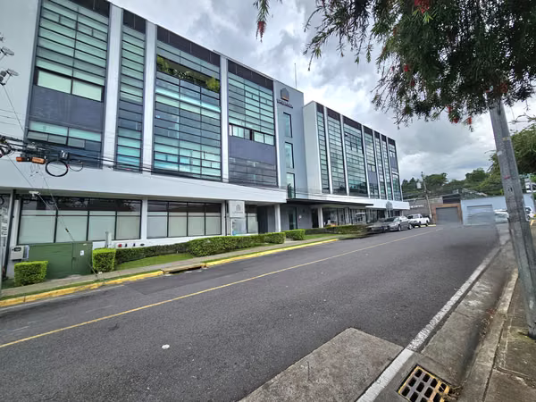 Amplias oficinas en el Centro de San Rafael de Escazú, San José
