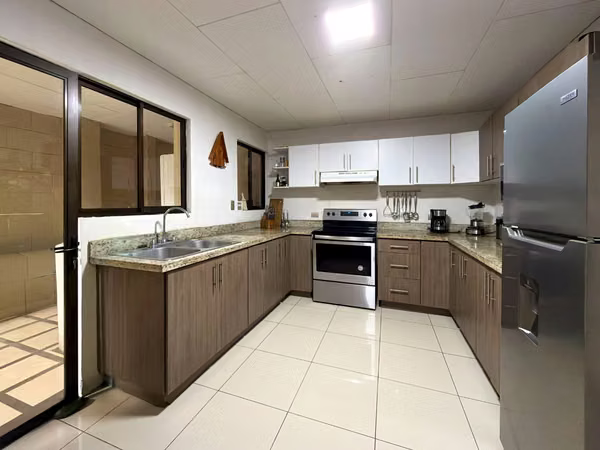 Venta de casa independiente en San Pedro Montes de Oca