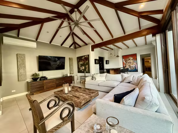 Casa en condominio para la venta en lindora con amplio jardín