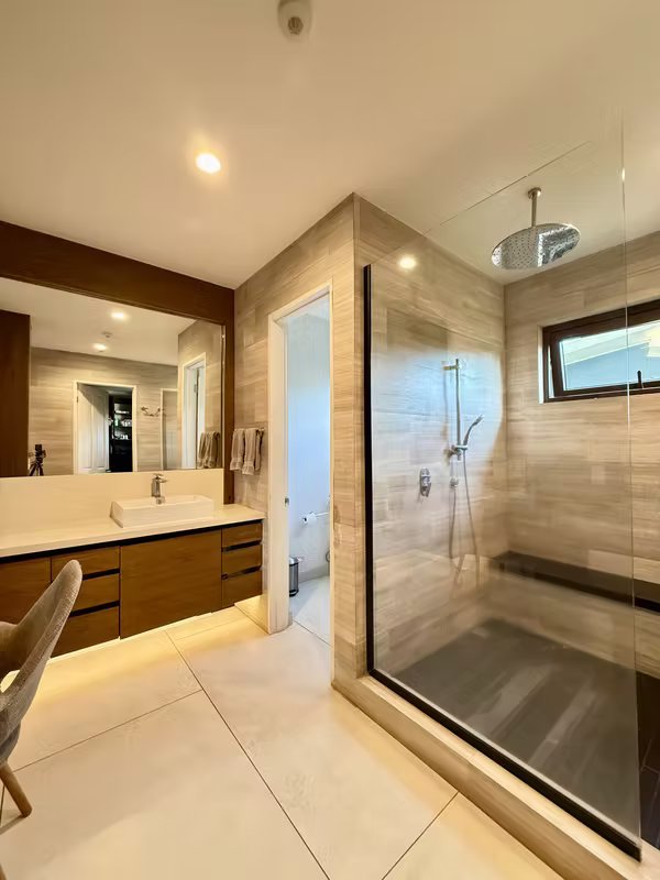 Casa en condominio para la venta en lindora con amplio jardín