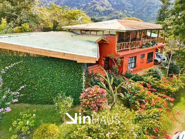 Venta de propiedad con casa, apartamento y cabañas en Higuito de Desamparados -EU