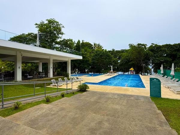 Venta apto con vista al bosque, Punta Esmeralda, Garabito. (MV)