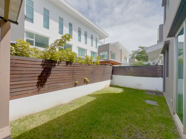 Casa Aura: Moderna casa de 3 pisos en el corazón de Santa Ana