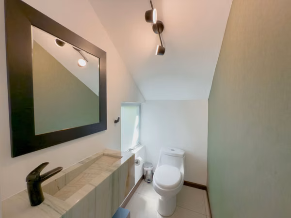 Casa Aura: Moderna casa de 3 pisos en el corazón de Santa Ana