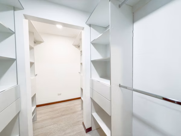 Casa Aura: Moderna casa de 3 pisos en el corazón de Santa Ana